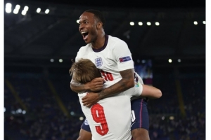 英格兰队祝斯特林31岁生日快乐，球员国家队出战82场20球27助