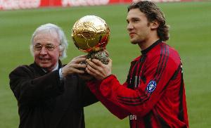 马萨拉谈03年欧冠决赛：点球大战五五开，最后主罚的舍瓦异常冷静