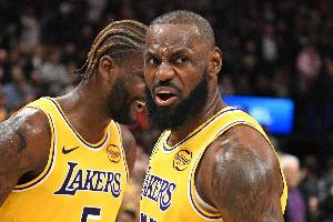 末节连砍10分！湖人队记：欢迎来到2025-26赛季 勒布朗