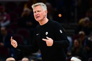 张佳玮：科尔做试验揉搓阵容 新酒老瓶掺一起味道并不总对