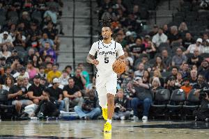 此前已连续缺席9场！今日马刺对阵鹈鹕 卡斯尔将大概率出战