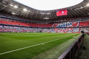 德媒：昨晚欧冠葡体看台有球迷燃放鞭炮，一名球迷和一名警察受伤