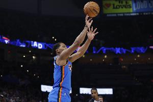 万箭齐发！扬布拉德三分命中 雷霆将优势扩大到50分