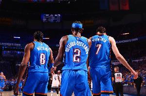 实力独一档！美记调侃：联盟得让两三个队联合起来才能击败雷霆