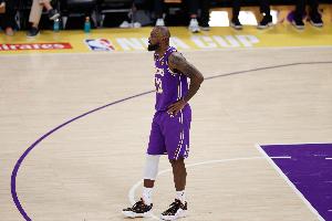 湖记：詹姆斯今日1次失误后 有湖蜜喊“辣鸡 你连历史前5都不是”