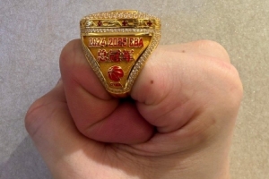 戴上总冠军戒指！胡金秋晒照：感恩 感谢 继续加油努力