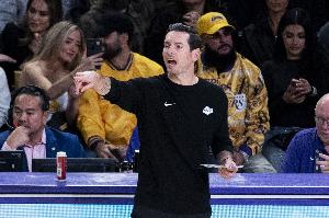 雷迪克：正视困境一套打法不行会做出调整 但依然信任目前的轮换