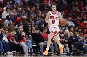 队内唯一上双！吉迪半场8中5拿到12分2板4助 3失误