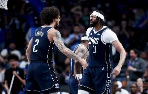 AD：失去莱夫利很糟糕 他对攻防两端都很重要 我需要打好自己比赛