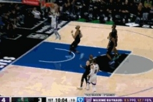 退而不防！基根·穆雷后场一条龙越过所有防守暴扣