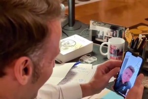 梦幻联动！马克龙和大罗视频通话：听说你曾想加入马赛？