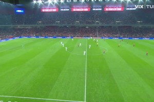 意大利率先破门！埃斯波西托转身低射入网