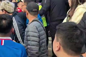 多大仇？津门虎球迷齐喊：老二老二，千年老二！