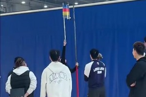 欢乐体测郭艾伦新赛季第一回原地摸高数据310cm
