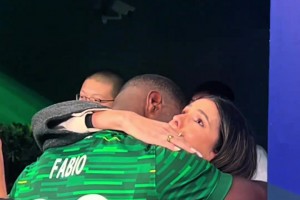 险胜！实拍：法比奥大四喜后，侯森忙向工体球迷问“是金靴吗”