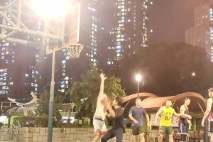 徐静雨：当年和宇宙勇大战的巅峰哈登，个人实力比詹姆斯还强！