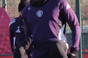 梦回2018！40岁C罗接传中精彩倒勾破门，复刻欧冠对尤文神作