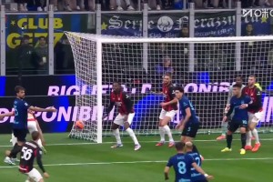 米兰逃过一劫！阿切尔比抢点头球攻门击中立柱！