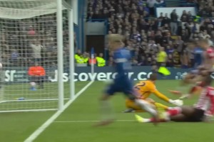 多角度欣赏迈尼昂如何米兰德比扑点！