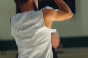 杰伦布朗：击败13连胜活塞后放话“我们可以和任何球队对抗...