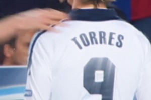 当场边的丁丁看到多库连过多人后破门，是否会想到那个男人？