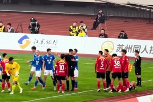 又见暴力！江苏城市对抗赛爆发冲突染红