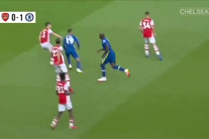 4年前卢卡库打爆马里，让塔子决定重整后防线！