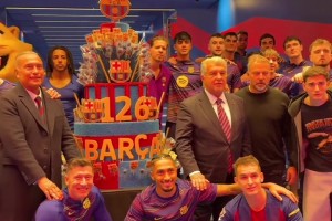 底蕴！巴萨更衣室庆祝126周年纪念日