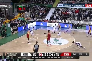 苦苦支撑！廖三宁顶着防守强行打进，疑似有犯规，但裁判没吹！