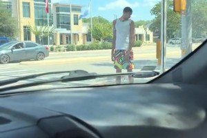 此前路人开车在马路上偶遇文班亚马，静态天赋太炸了