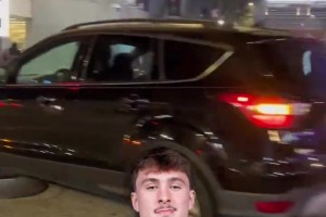 还有这本事？周琦还敲上架子鼓了！