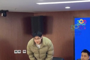 哪位NBA球员可以打NFL？NFL球员高票投詹姆斯和爱德华兹