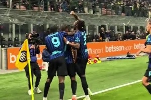 前途无量！实拍：皮奥惊天世界波后大秀二头肌庆祝