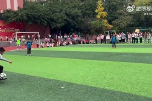 这孩子的天赋未来进个国足应该没问题吧