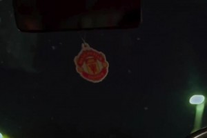 喜欢曼联的韩国小姐姐，唱起歌来还蛮可爱的