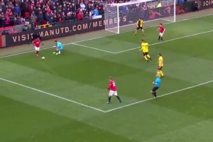 曼联名场面贝巴“锦湖回旋”助攻C罗破门