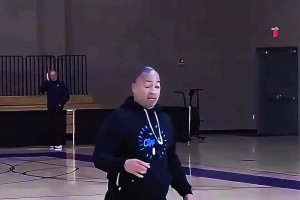 还是左撇选手！吧友们看看张一山这打球水平如何？