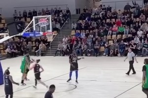 笑死！哥们你这操作，伤害性不大侮辱性极强