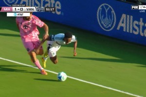 鸣不平？福克斯体育：温哥华队再次倒地，裁判没有判罚点球