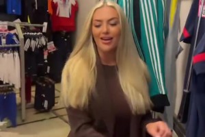 曾经的前场搭档！安东尼和拉什福德拥抱这一刻，你想到了什么？