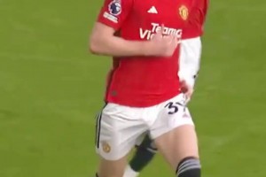 重温小麦补时连进两球的绝杀，卡灵顿的孩子不会辜负梦剧场