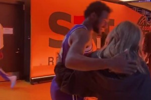 湖人无缘四强！“佳依”无奈叹气：全场只有老詹的隔扣是看点....