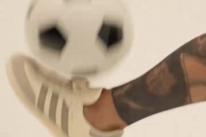 互相成就！梅西最新广告：1-2岁踢球，感激足球带给我的意义！