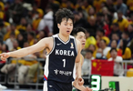 男篮世预赛中国首战输韩国，对方李贤重爆砍33分，没法限制他吗？
