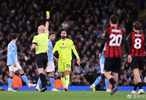 10场4黄！曼城门神或成英超首位5黄停赛门将其中3张因不服判罚