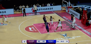 且退且防！沈梓捷边回防边观察局势瞅准时机单臂大帽阿诺斯克