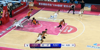 似曾相识！张镇麟和弗格二人转前者起飞接球双手暴扣